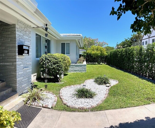 Building Photo - 411 Alesio Ave
