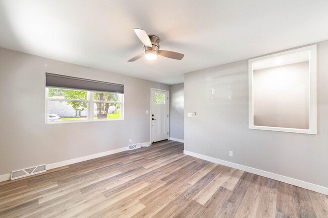 Building Photo - 3405 Balboa Ln