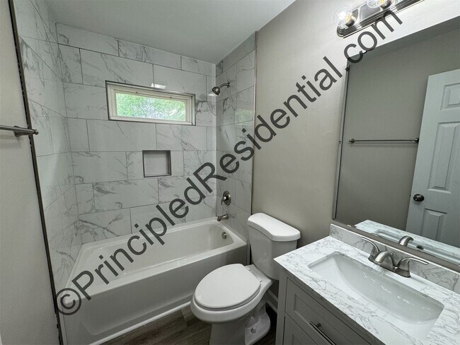 Building Photo - Newly Remodeled Home in Charlotte!