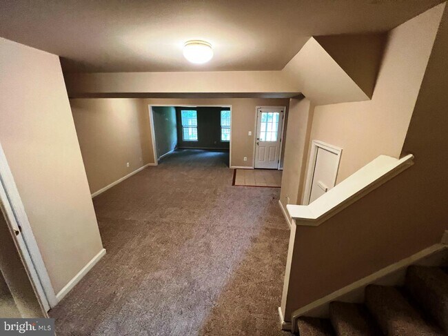 Building Photo - 23021 Potomac Hill Square