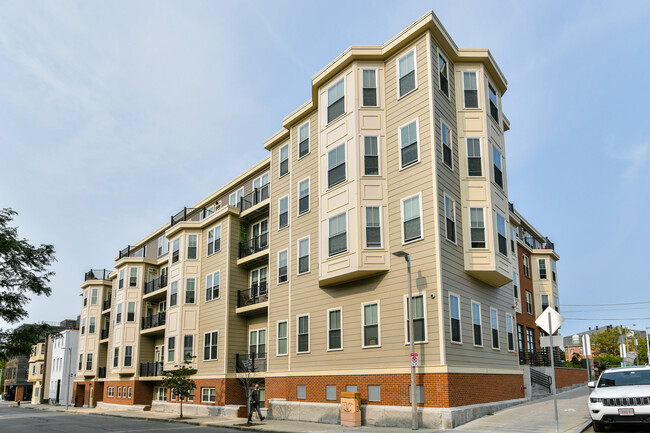 Foto del edificio - The Residences at 245 Sumner Street