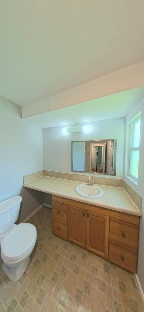 Building Photo - "Charming 3-Bedroom Haven with 2 Baths in the Heart of Orange Park – 1684 Sq Ft of Comfort!"