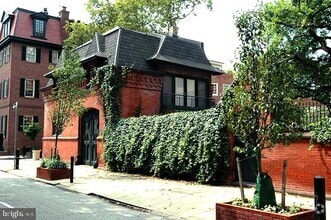 Building Photo - 2101 Cypress St