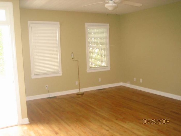 Building Photo - Beautiful Home Close to CofC