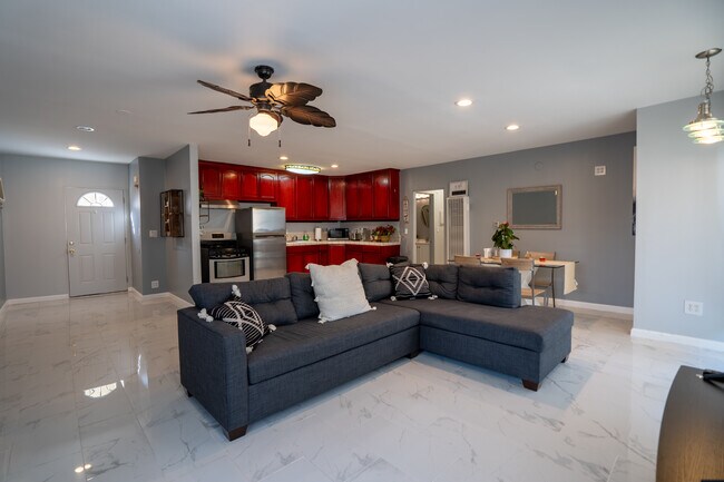 Foto del edificio - 616 N St Andrews Pl