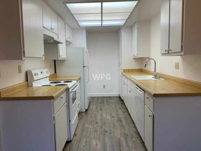 Foto del edificio - 3156 Shofner Pl