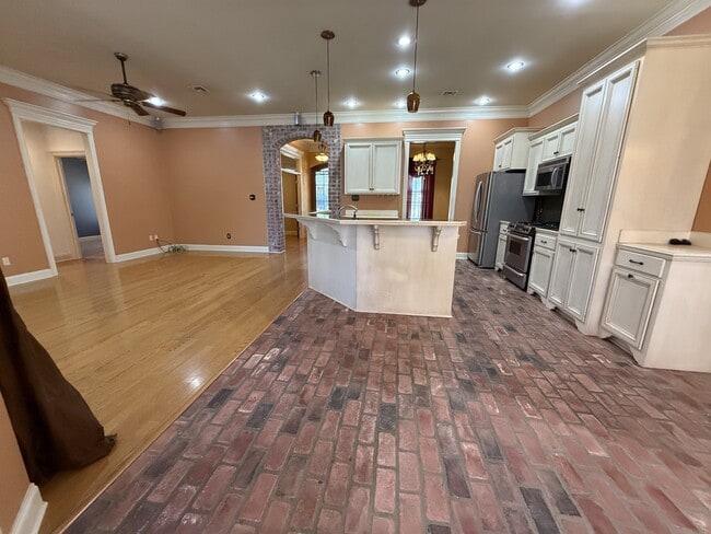 Foto del edificio - 103 Lakeshore Dr