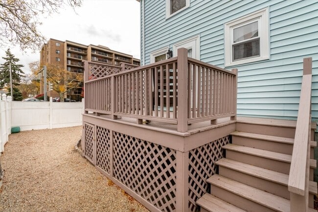 Foto del edificio - 1 Bay State Rd