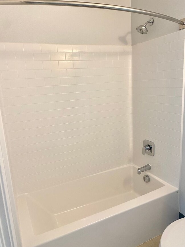 Building Photo - 1 Bed 1 Bath - This is a must see!