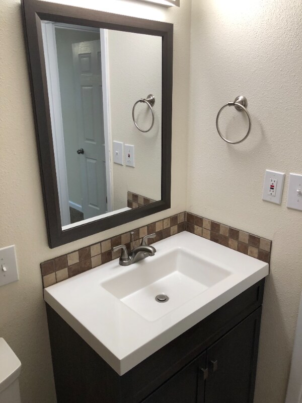 Foto del edificio - 1015 Roosevelt Ave