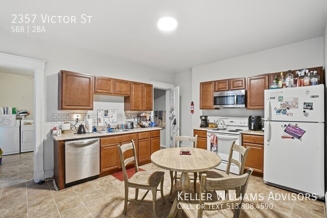 Photo - 2357 Victor St House