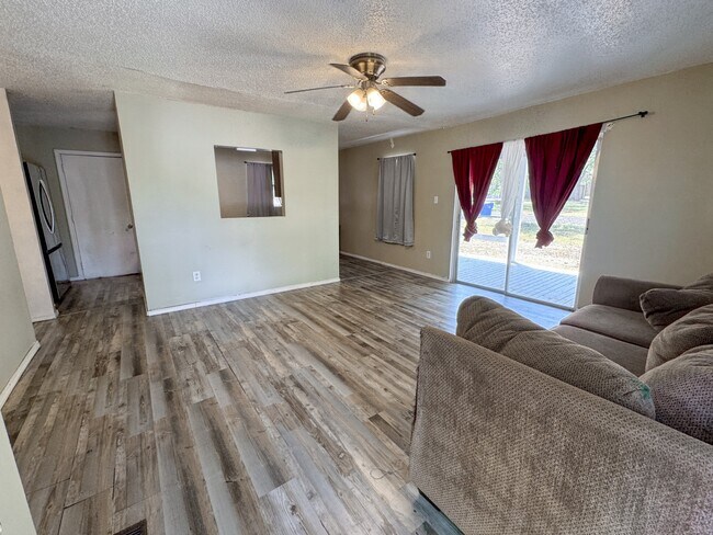 Foto del edificio - 175 Deer Creek Rd