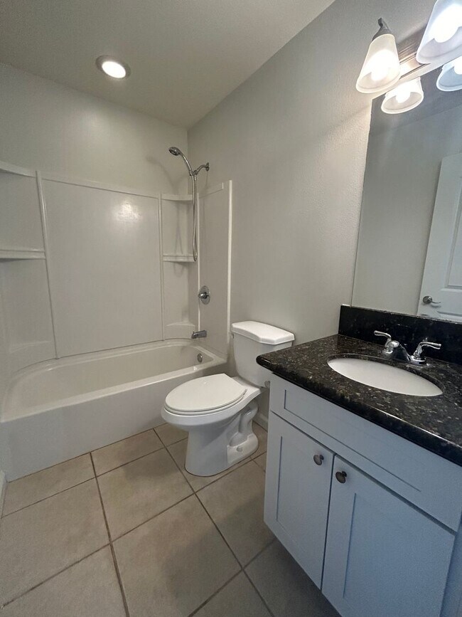 Foto del edificio - Available now 3 Bedroom, 2.5 Bathroom, 2 A...