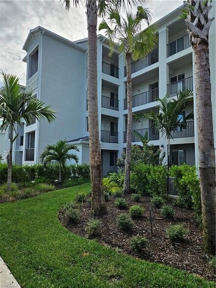 Foto del edificio - 6046 National Blvd