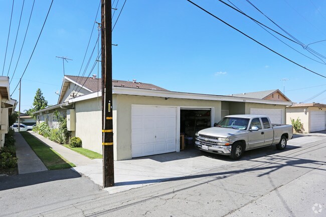 Building Photo - 1021 N Shattuck Pl