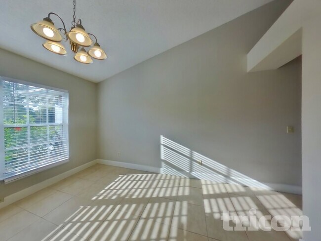 Foto del edificio - 19203 Sunlake Blvd