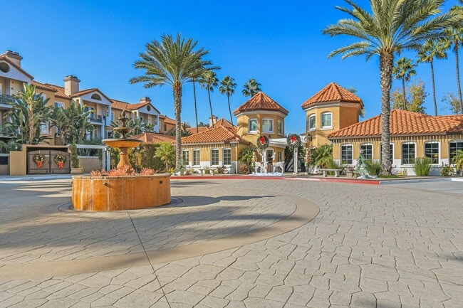 Foto del edificio - Remodeled River-View Corner Unit with Oversized Patio