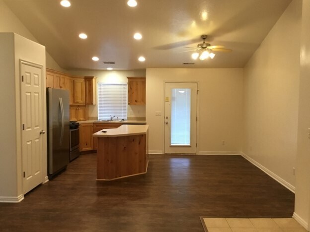 Foto del edificio - 1993 N 775 E