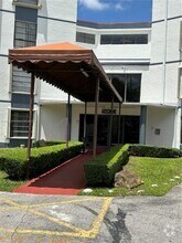 Building Photo - 5900 SW 127th Ave