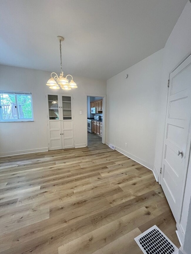 Building Photo - Large 2 Bed, 1 Bath Home, with Office/Bonus Room! Available Now!