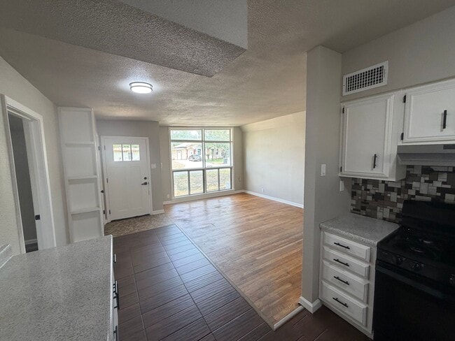 Building Photo - 310 Hialeah Ave
