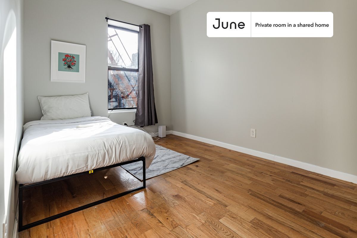 Primary Photo - Private bedroom in 4 bed/2 bath Home