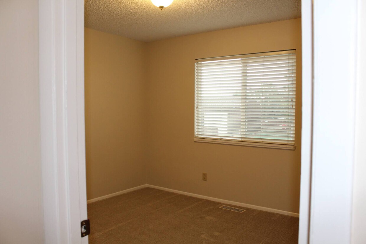 Primary Photo - 1405 Hiawatha Dr