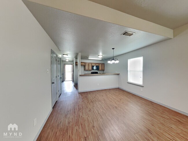 Building Photo - 612 Hilltop Dr