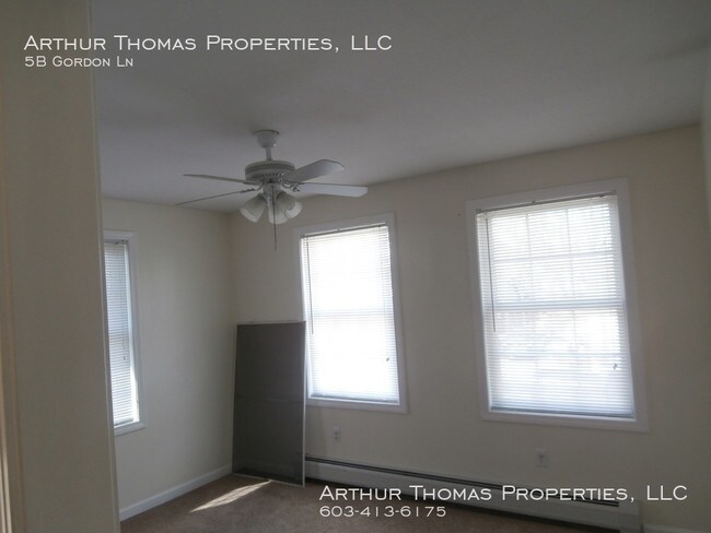 Building Photo - 3 bedroom duplex on dead end street
