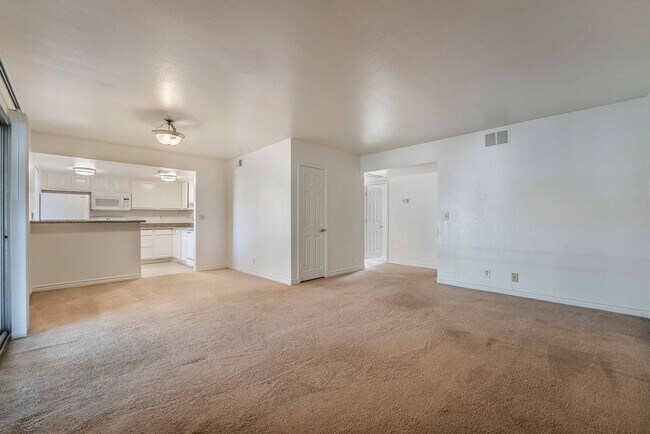 Building Photo - Charming Condo in Guard-Gated Community!