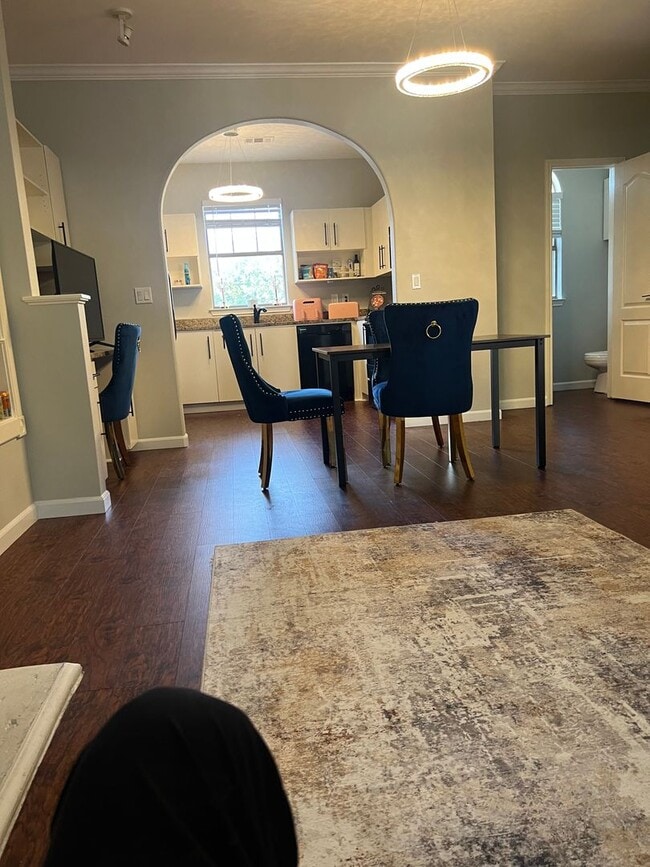 Building Photo - Northwest Townhome