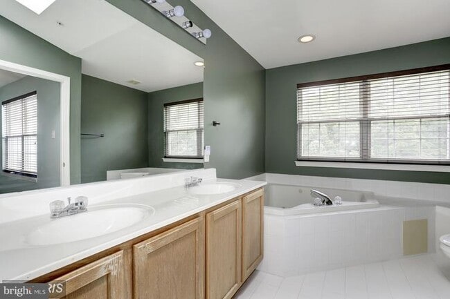 Building Photo - 6136 White Marble Ct