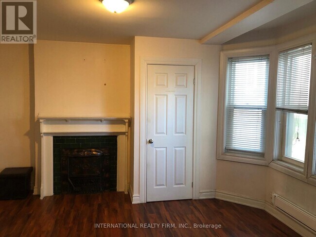 Photo du bâtiment - 197 Dundas St E