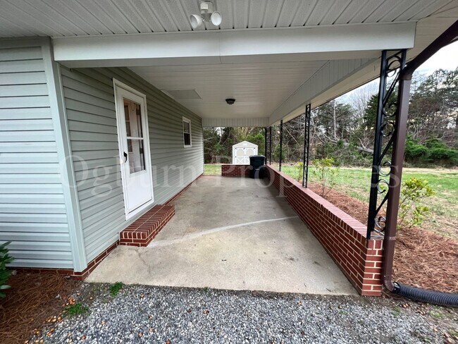 Building Photo - 208 Willow Creek Rd-2BR/1BA-Kernersville H...