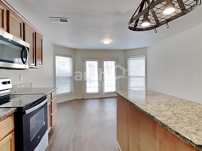 Building Photo - 512 Timber Dr