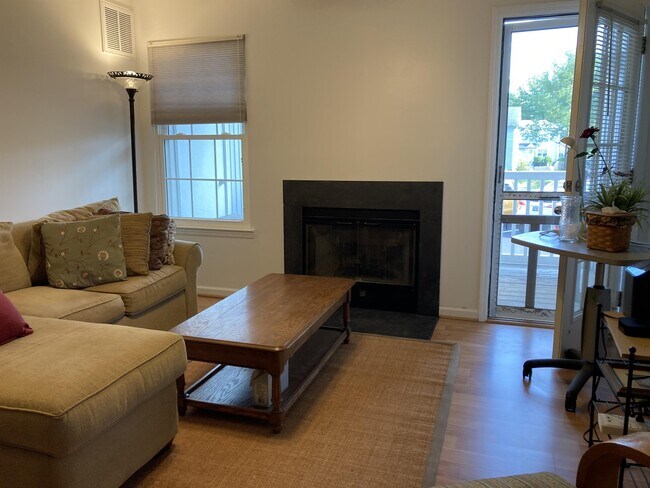 Building Photo - 105 Waters Edge Dr