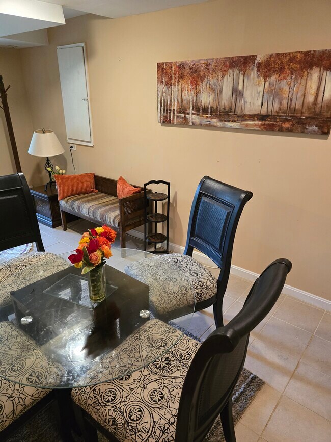 Mesa de comedor - 1921 Spruce Dr NW