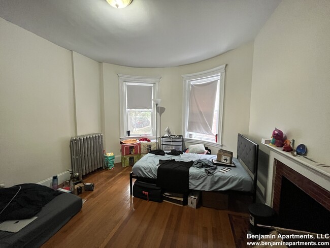 Building Photo - 1786 Beacon St