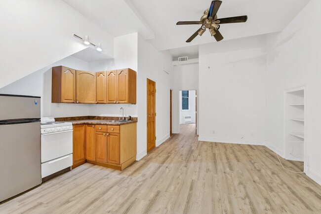 Building Photo - 203 E 82nd St