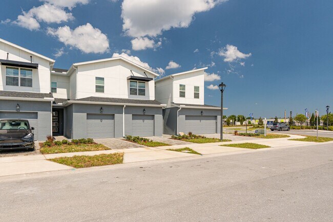 Foto del edificio - Almost Brand New 3 beds 2.5 baths in East ...