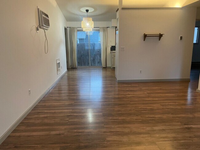 Foto del edificio - Now renting 2 bedroom Duplex  half-off the first month of rent