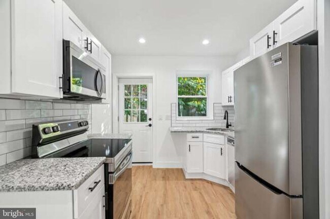 Building Photo - Beautifully Rehabbed Home