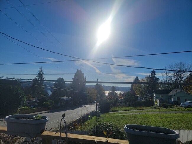 Foto del edificio - Charming 2 bedroom in Manette with water v...