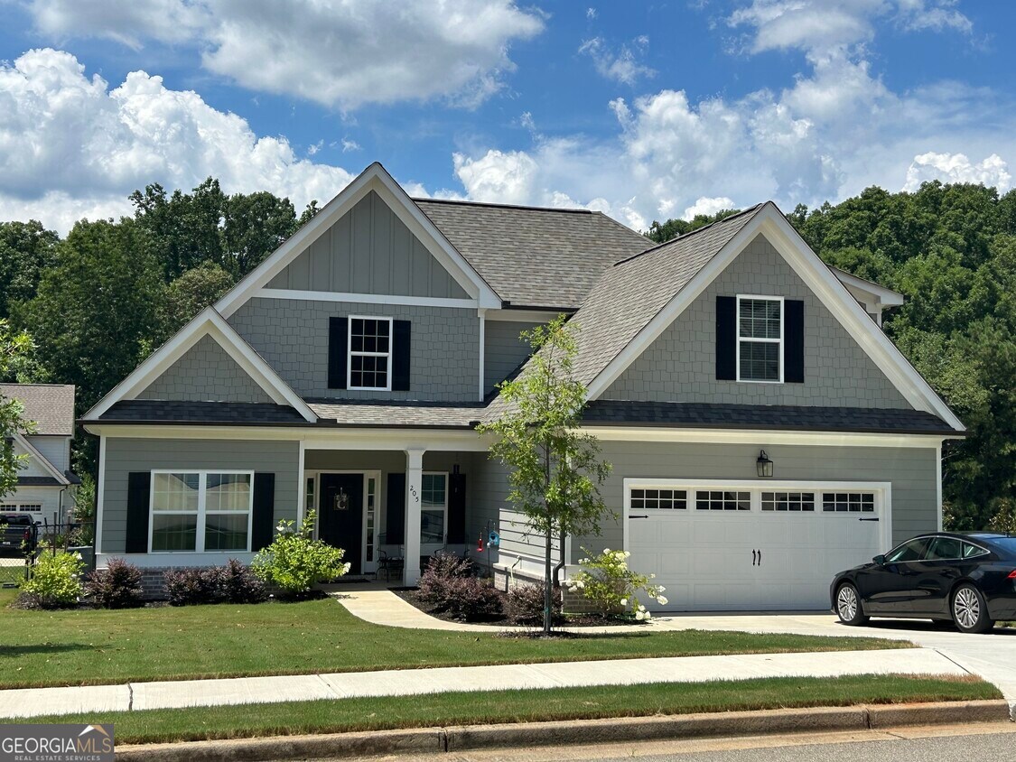 Primary Photo - 205 Solihull Ln