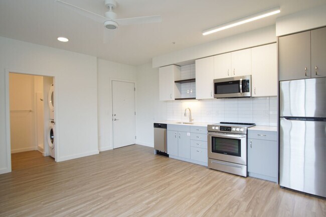 Building Photo - RENT SPECIAL: Top Floor 1-Bed w/Condo-Grade Finishes Ready Now!
