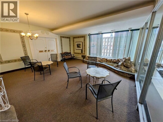 Building Photo - 87 St George St