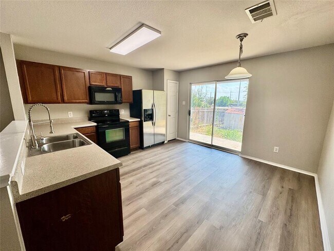 Building Photo - 3513 Bach Dr