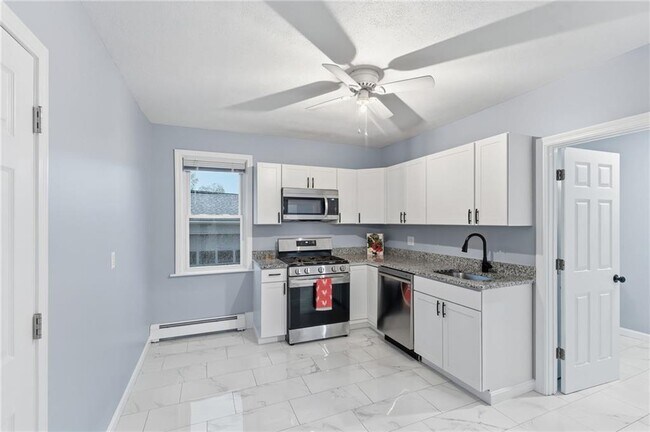 Foto del edificio - 108 Waterman Ave