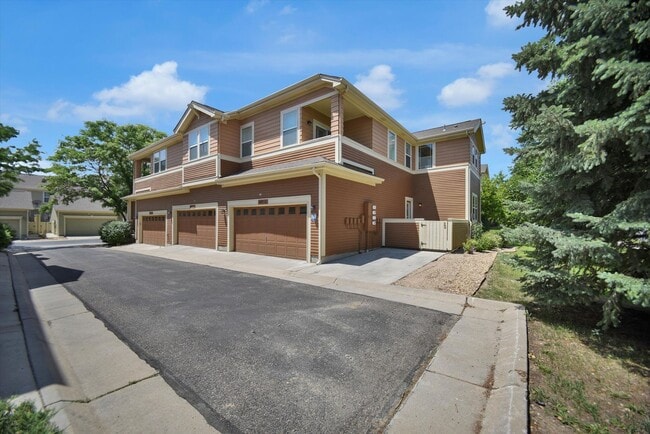 Building Photo - Modern 2-Bed, 3-Bath Home in The Village at Five Parks – Ralston Valley - AVAILABLE SEPTEMBER 1ST!!