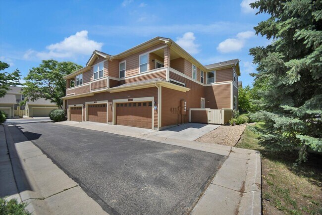 Foto del edificio - Modern 2-Bed, 3-Bath Home in The Village at Five Parks – Ralston Valley - AVAILABLE SEPTEMBER 1ST!!